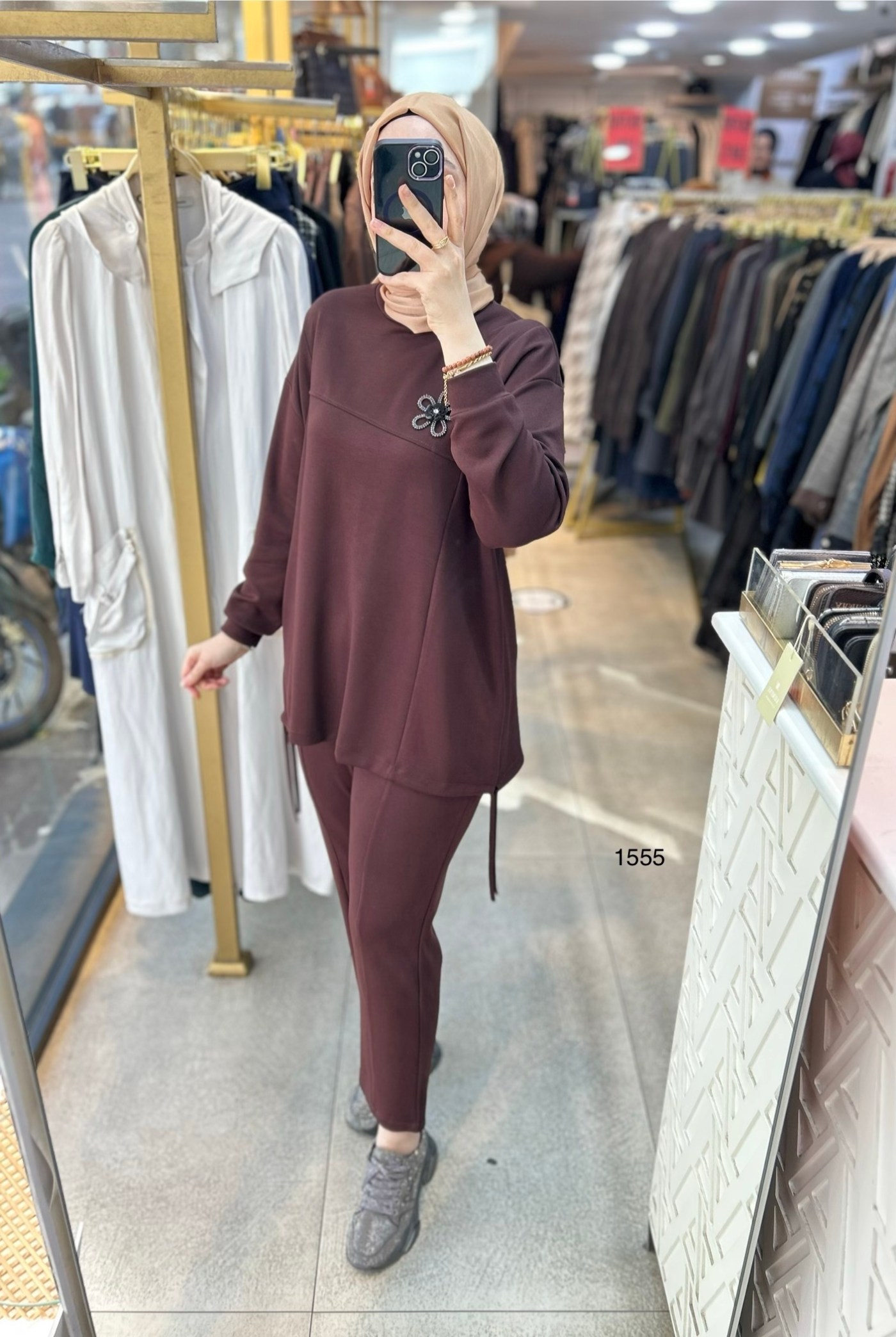 1555 Çiçek Aksesuarlı Spor Takım