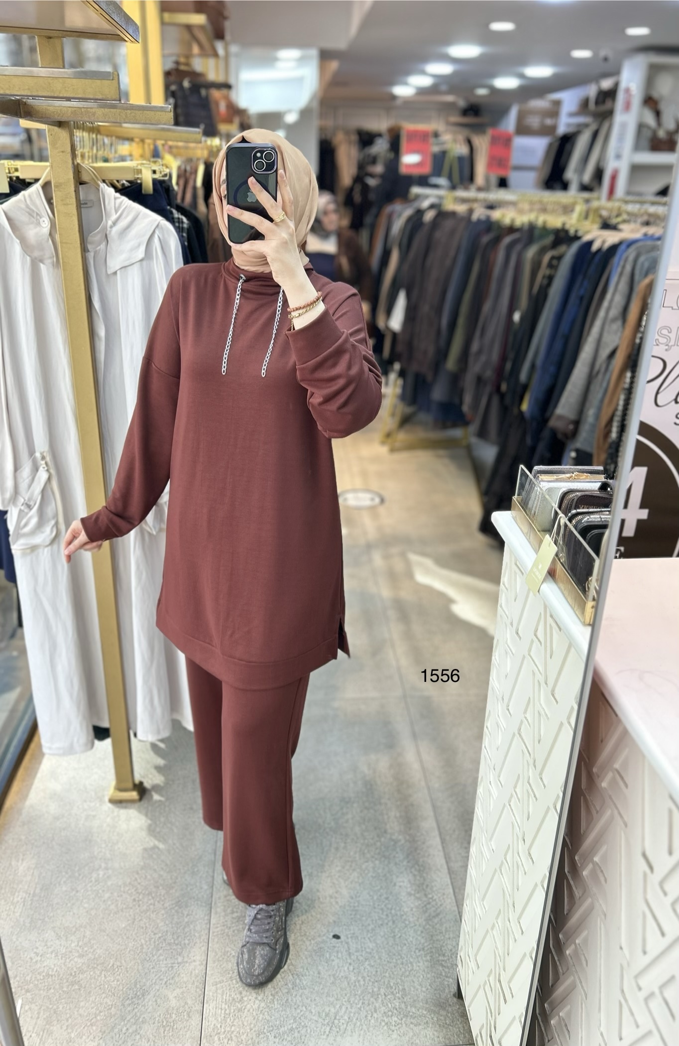 1556 Yüksek Yaka Zincir Detaylı Spor Takım