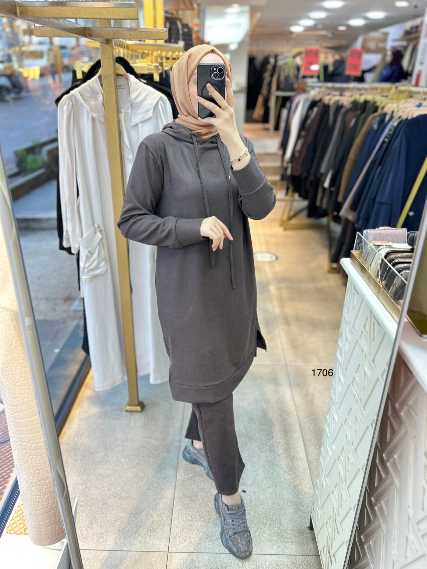 1706 Kapüşonlu Takım