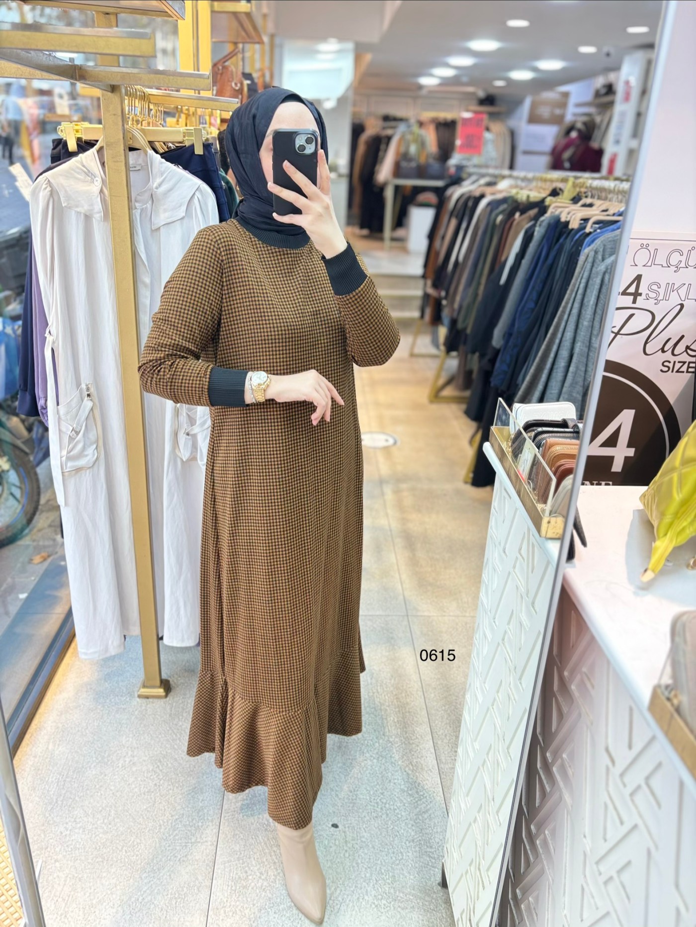 0615 Ekose Desenli Elbise