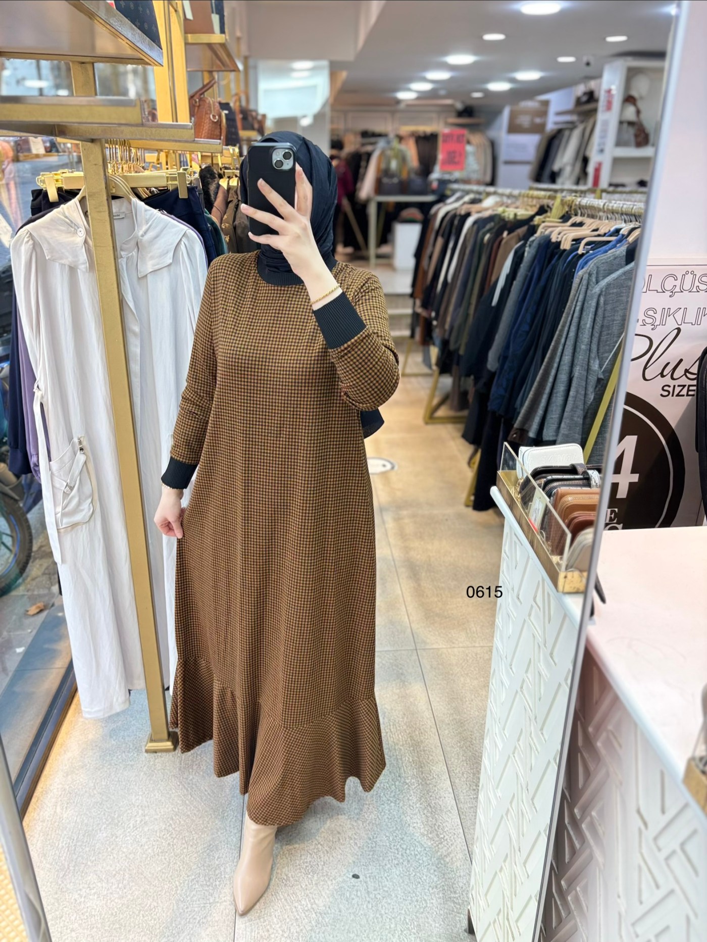 0615 Ekose Desenli Elbise