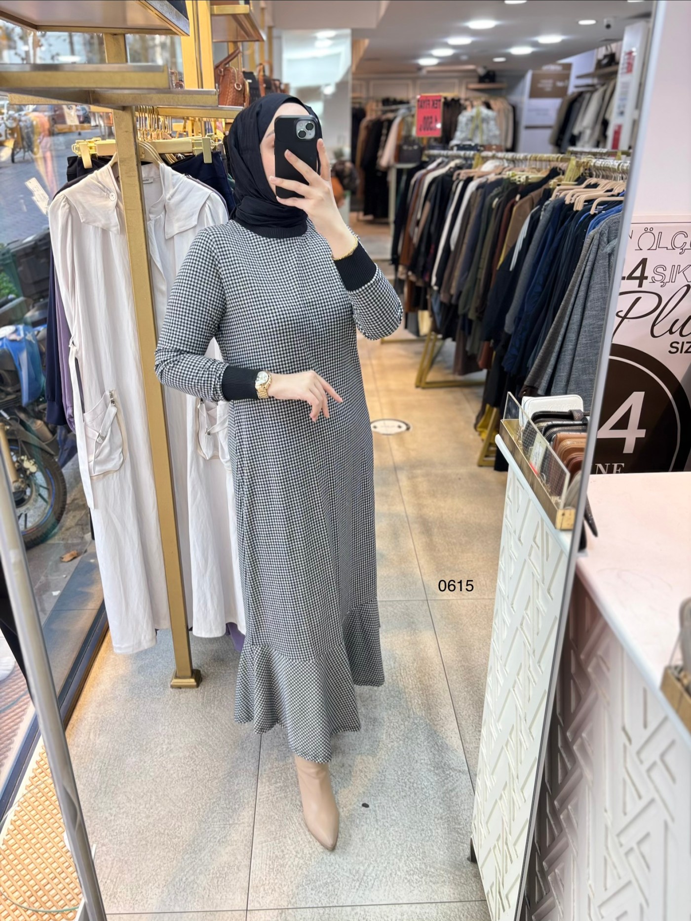 0615 Ekose Desenli Elbise