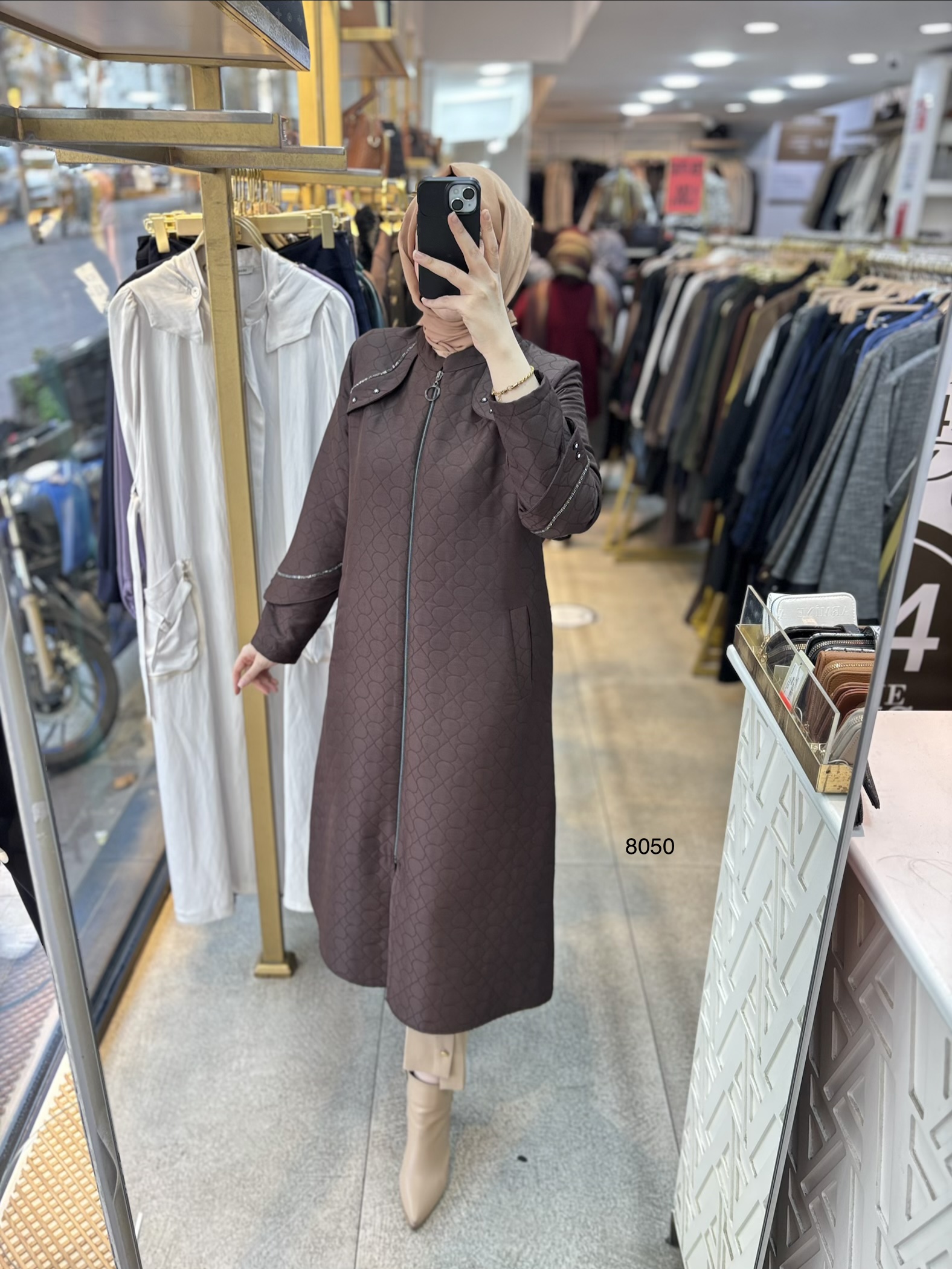 8050 Omuz Ve Taş Detaylı Kapitone - Görsel 1