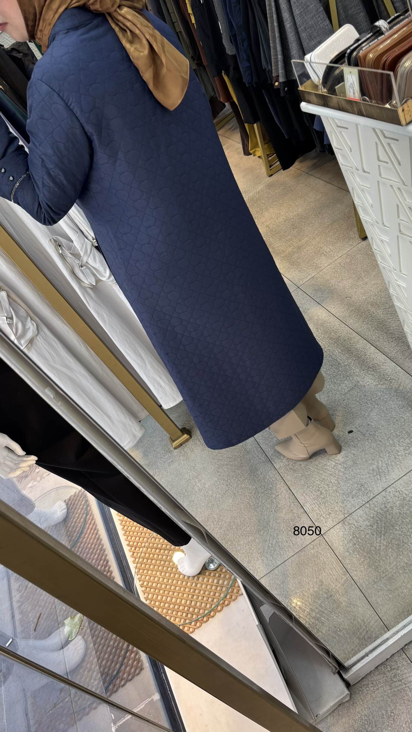 8050 Omuz Ve Taş Detaylı Kapitone