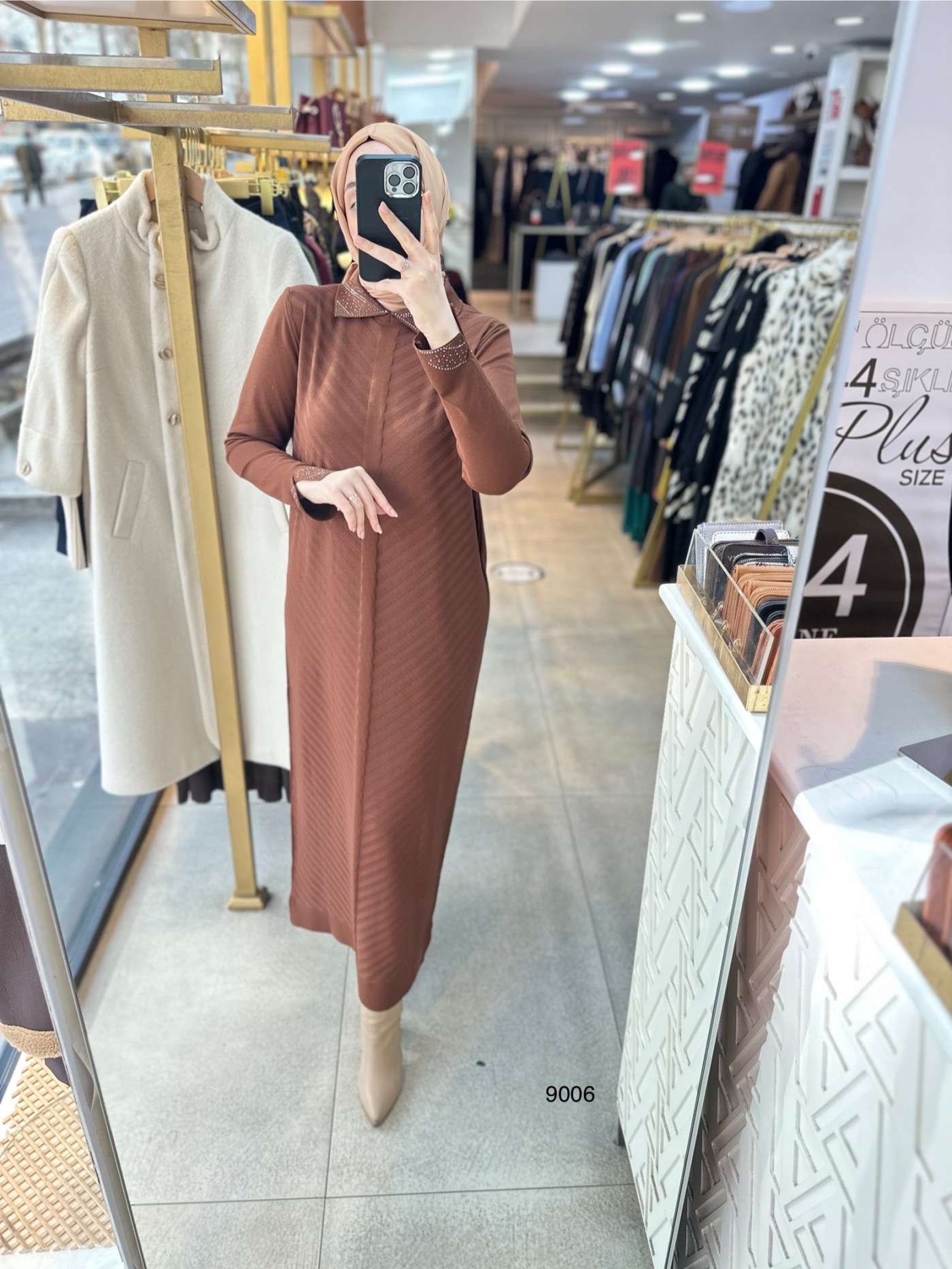 9006 Yakası Taşlı Merserize Elbise