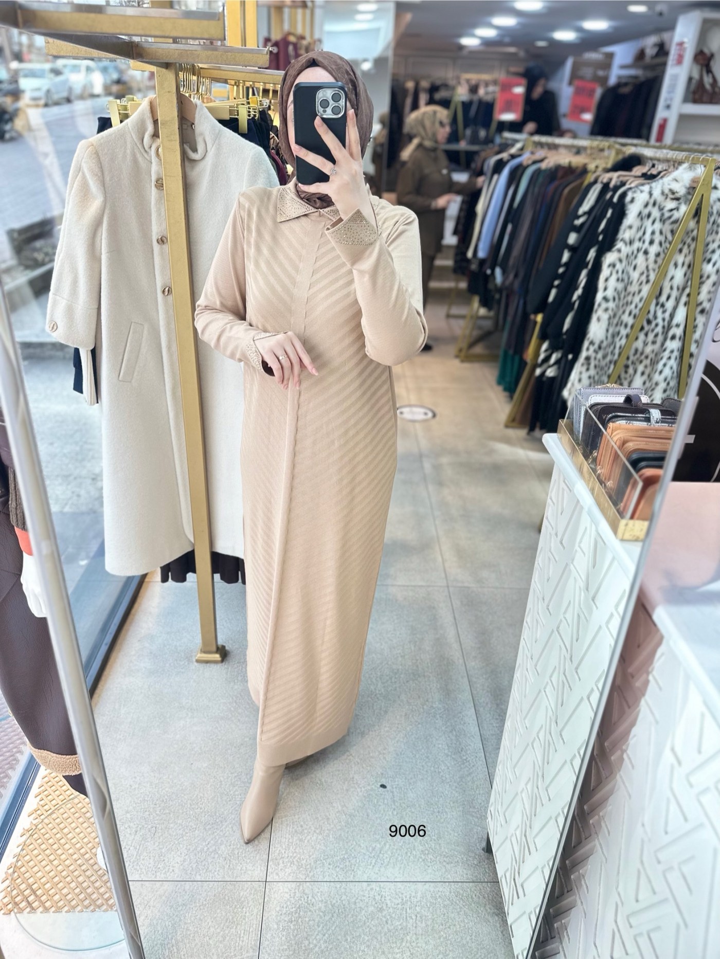 9006 Yakası Taşlı Merserize Elbise