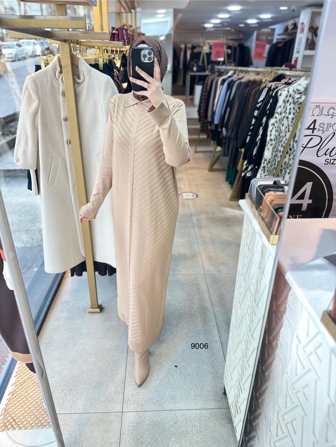 9006 Yakası Taşlı Merserize Elbise