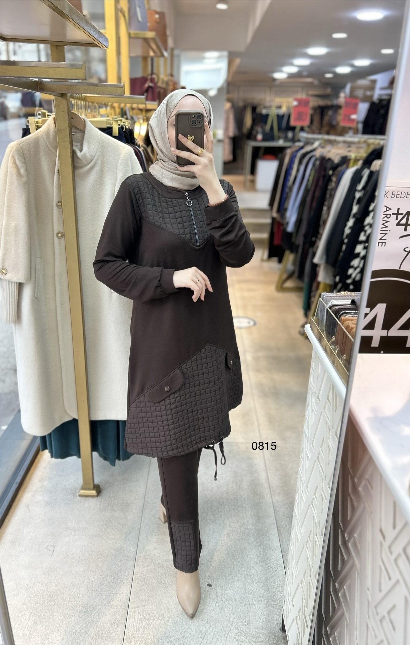 0815 Kapitone Detaylı Takım