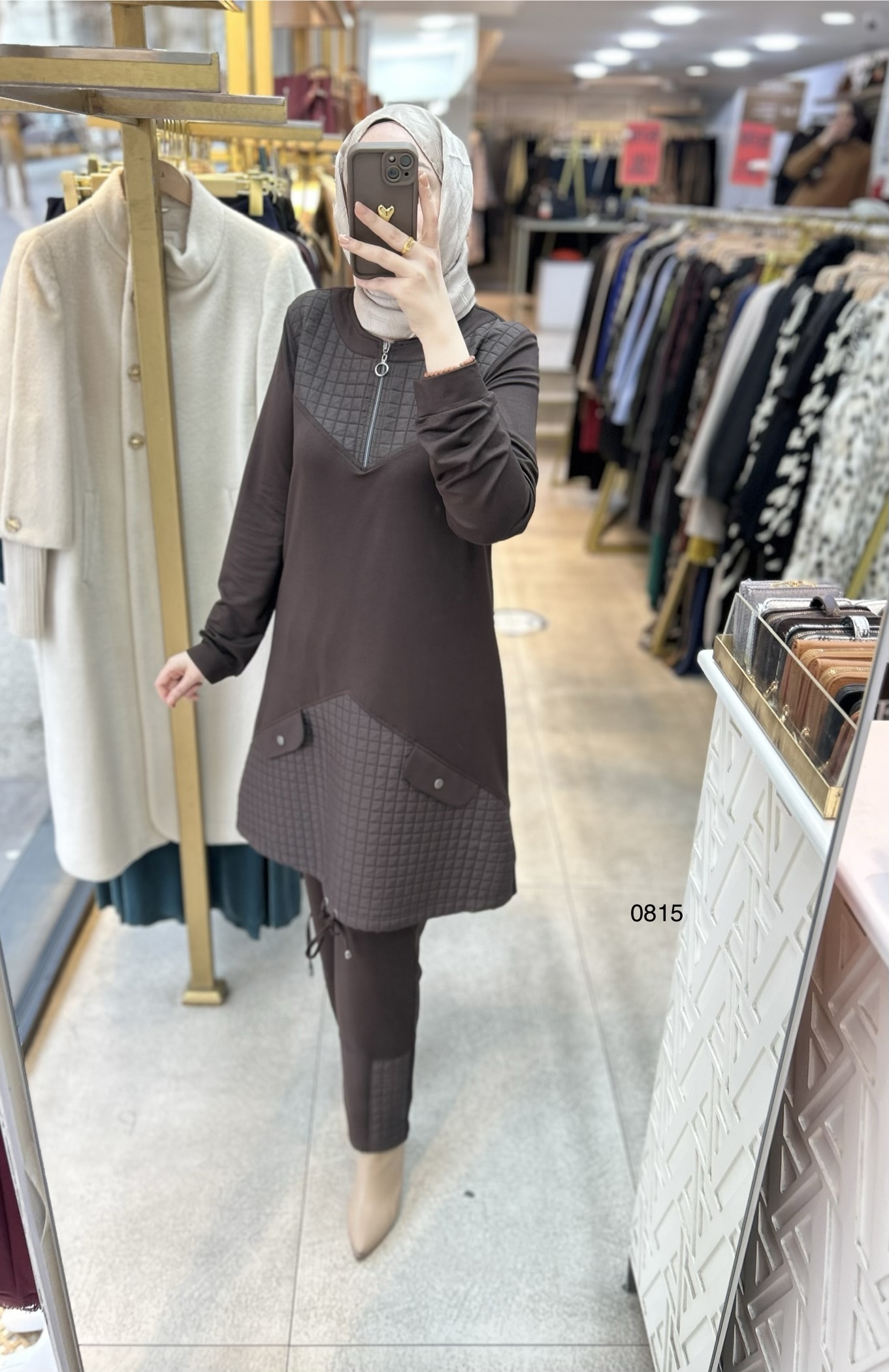 0815 Kapitone Detaylı Takım