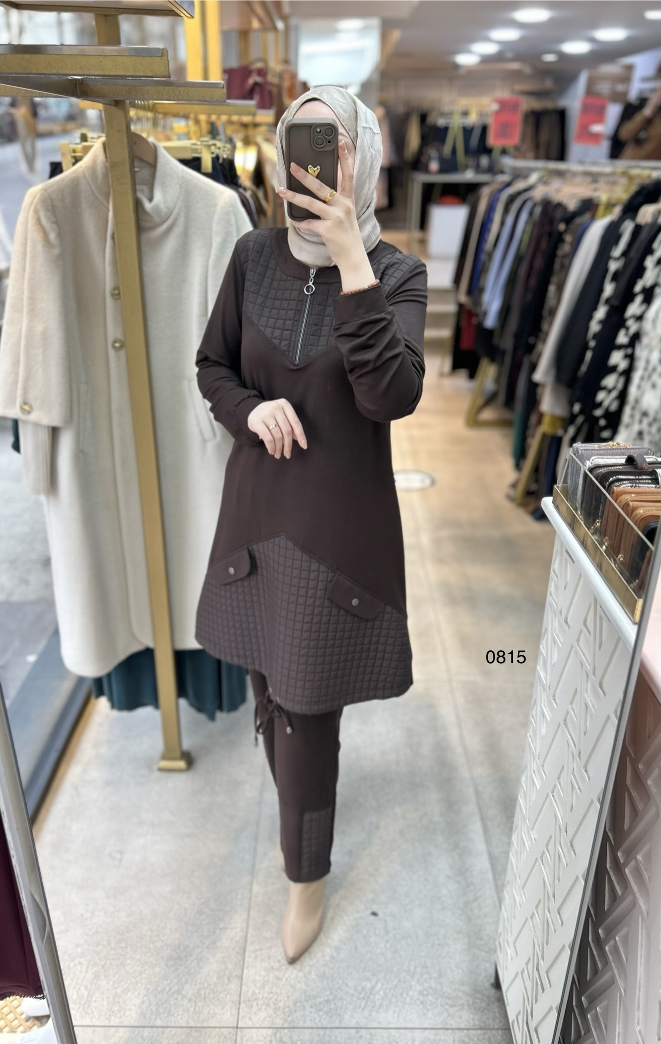 0815 Kapitone Detaylı Takım