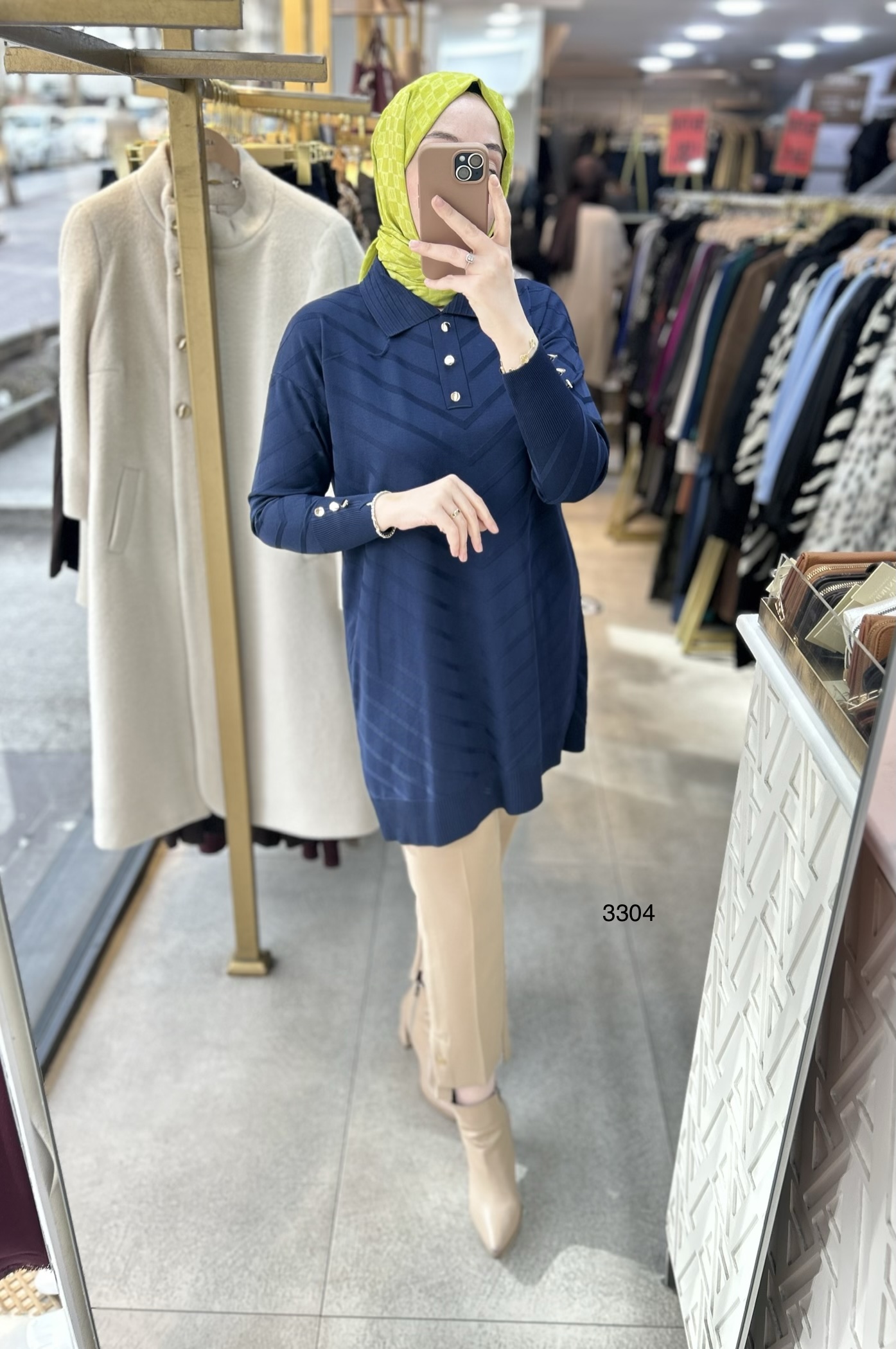 3304 V Desenli Düğme Detaylı Merserize Tunik