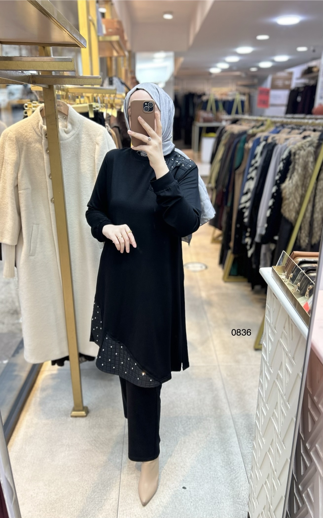 0836 Kapitone ve Taş Detaylı Takım