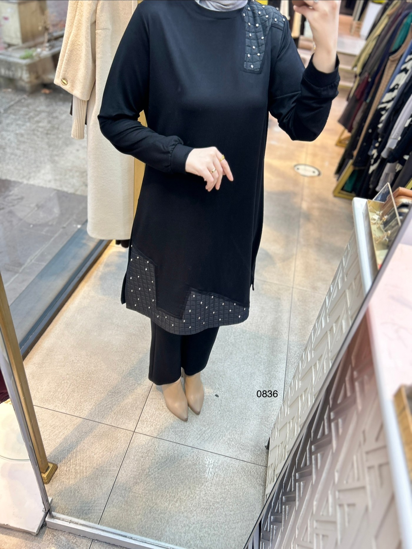 0836 Kapitone ve Taş Detaylı Takım