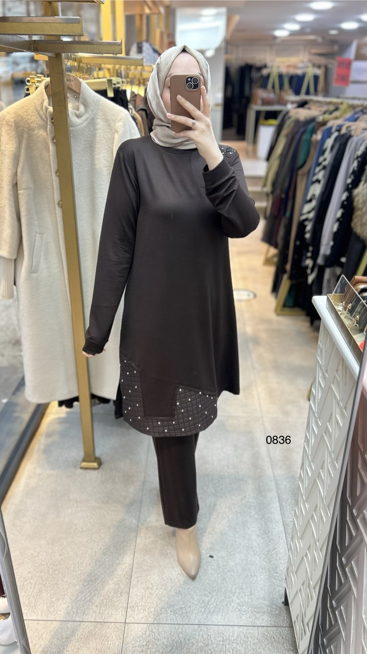 0836 Kapitone ve Taş Detaylı Takım