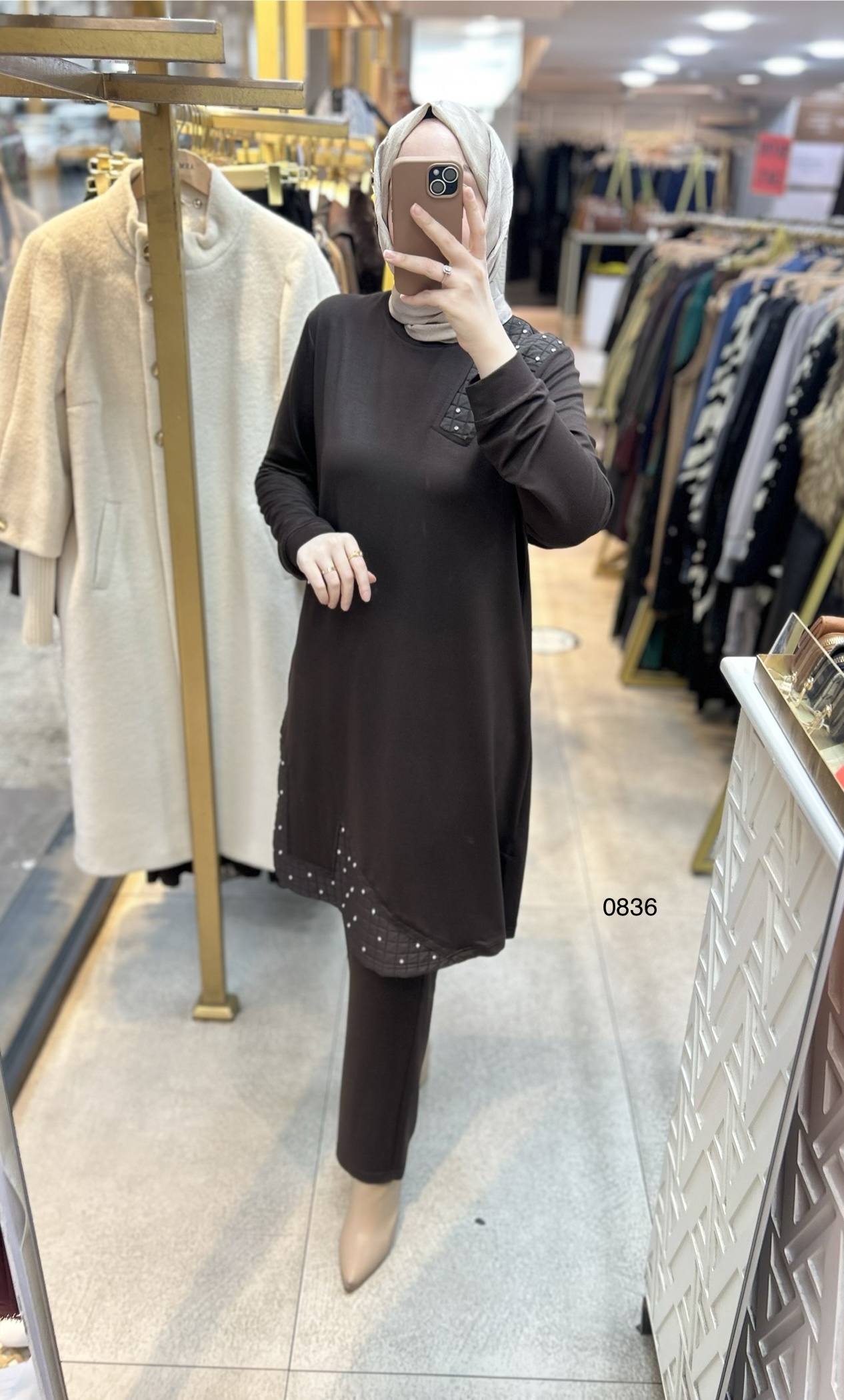 0836 Kapitone ve Taş Detaylı Takım