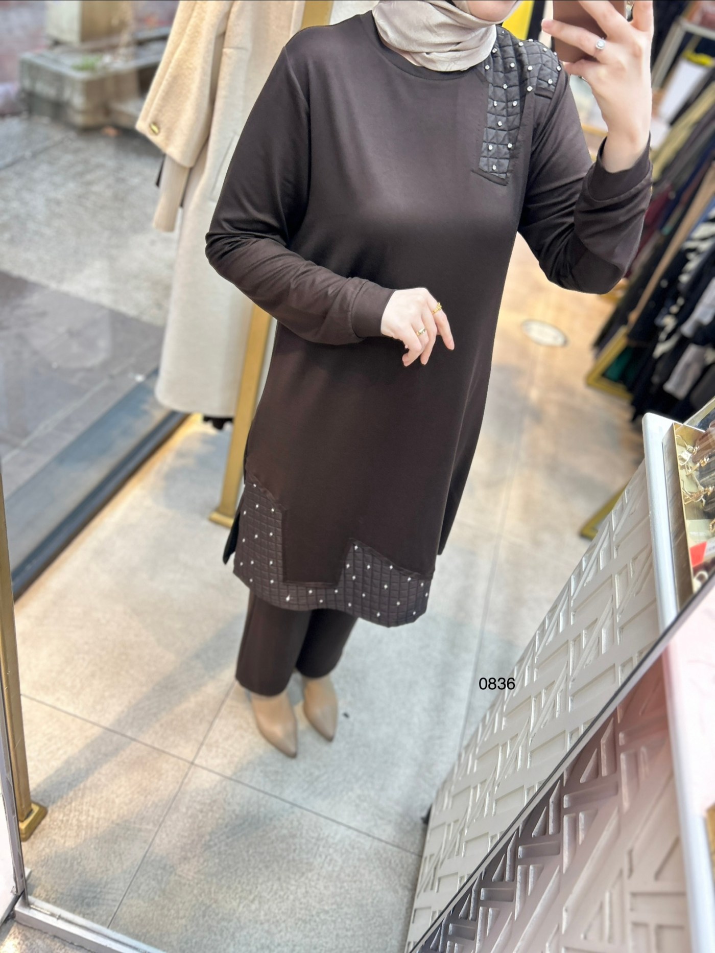 0836 Kapitone ve Taş Detaylı Takım