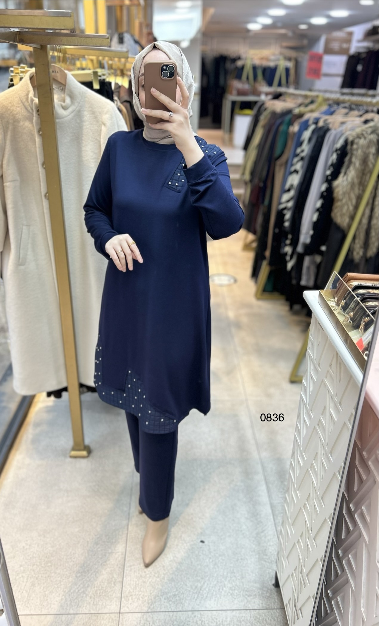 0836 Kapitone ve Taş Detaylı Takım