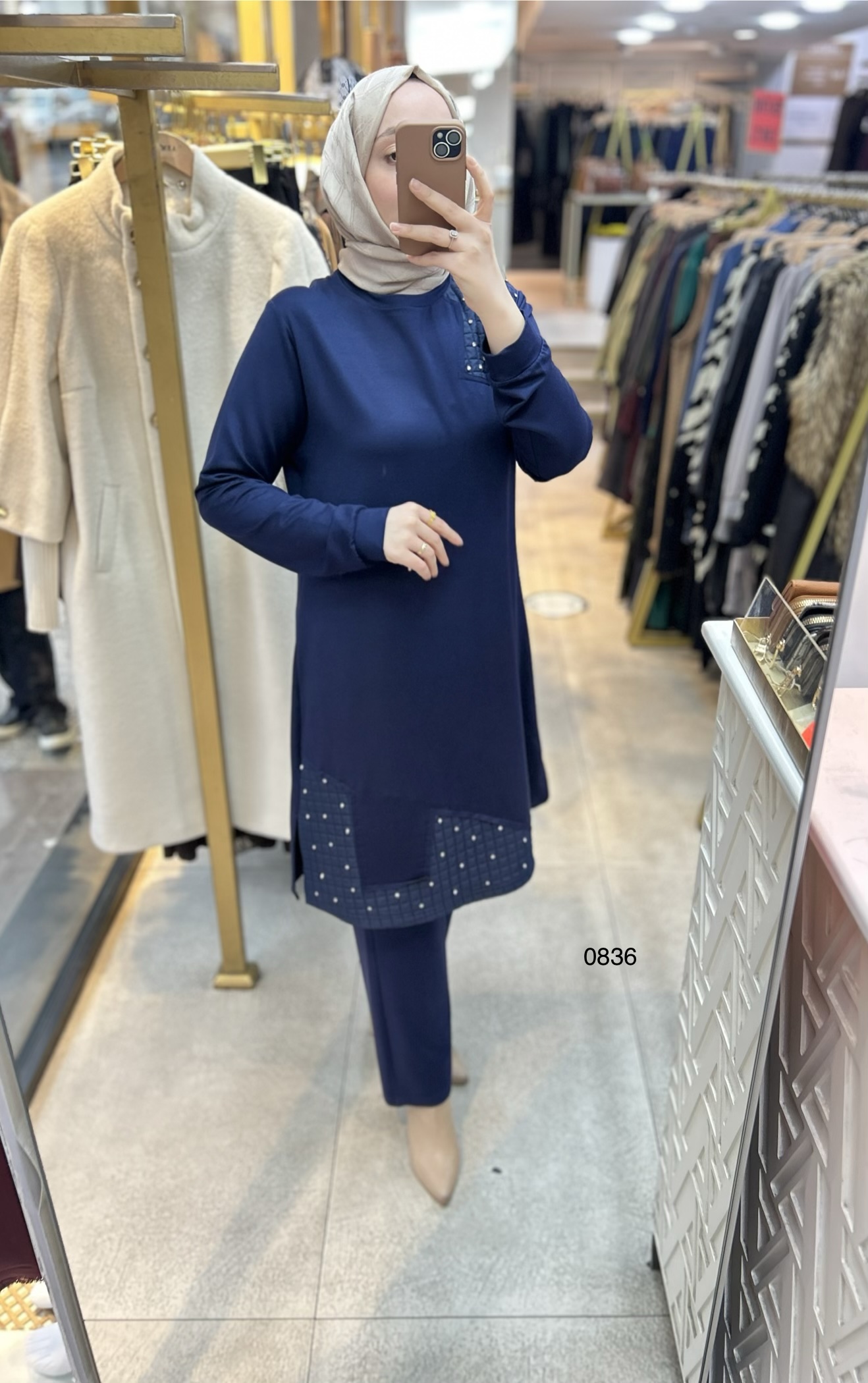 0836 Kapitone ve Taş Detaylı Takım