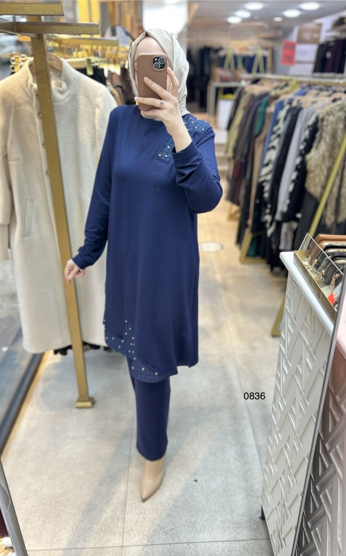 0836 Kapitone ve Taş Detaylı Takım