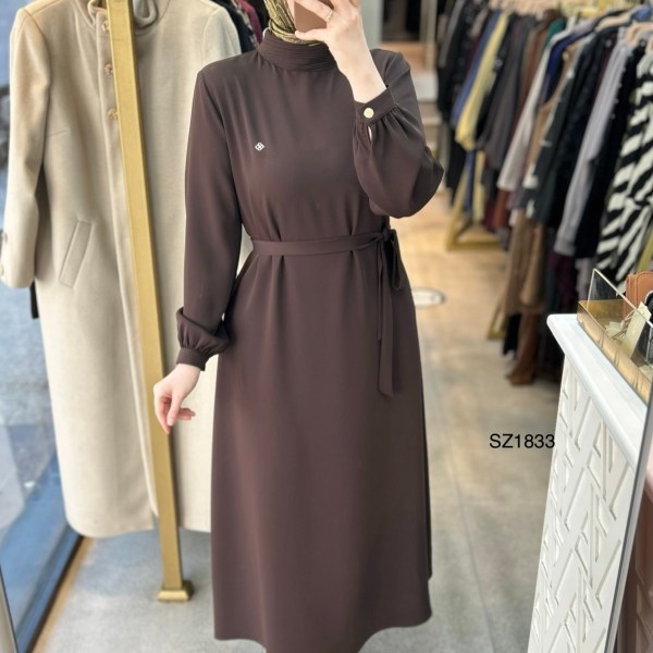 SZ1833 Yüksek Yaka Kemerli Elbise - Görsel 1