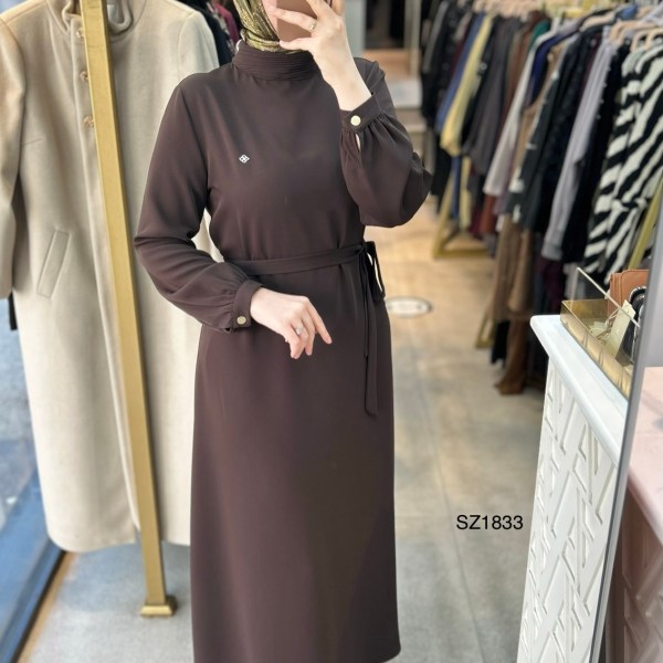 SZ1833 Yüksek Yaka Kemerli Elbise - Görsel 2