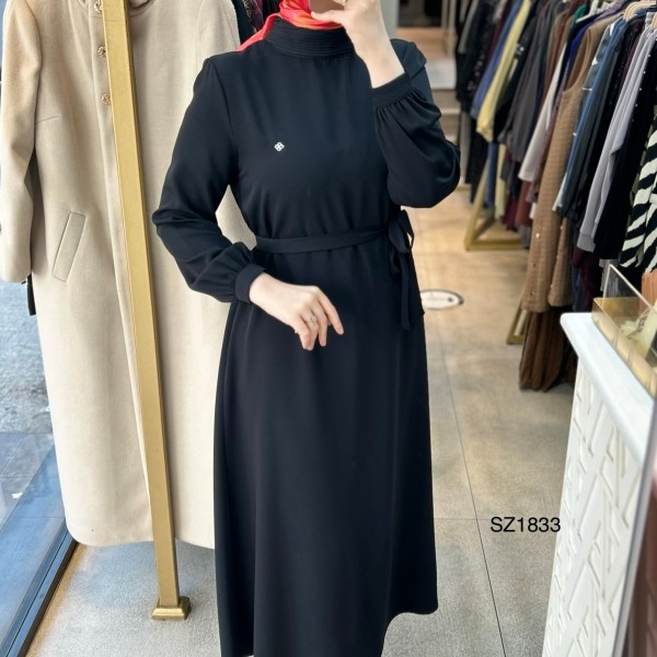 SZ1833 Yüksek Yaka Kemerli Elbise - Görsel 16