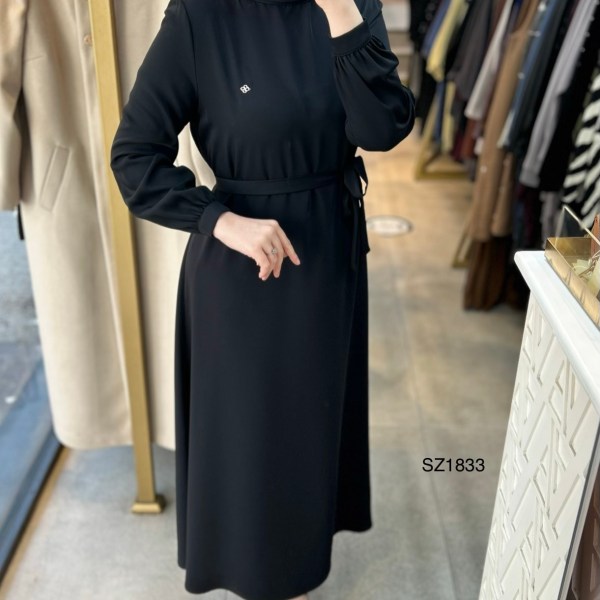 SZ1833 Yüksek Yaka Kemerli Elbise - Görsel 13