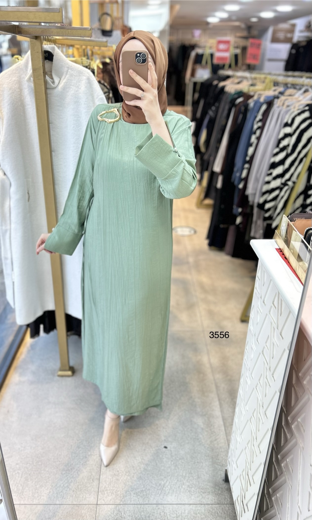 3556 Omuz Aksesuar Detaylı Elbise