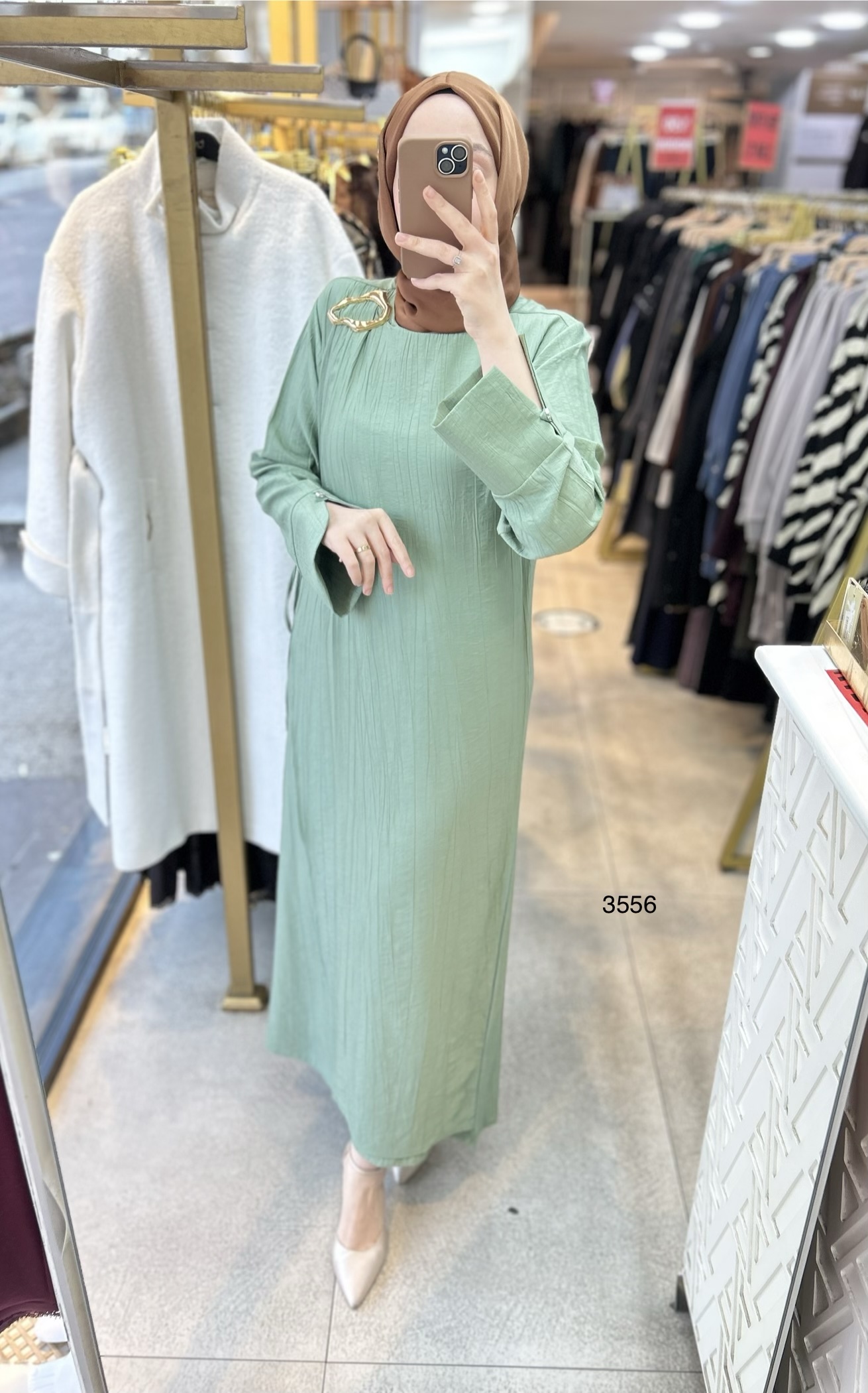 3556 Omuz Aksesuar Detaylı Elbise