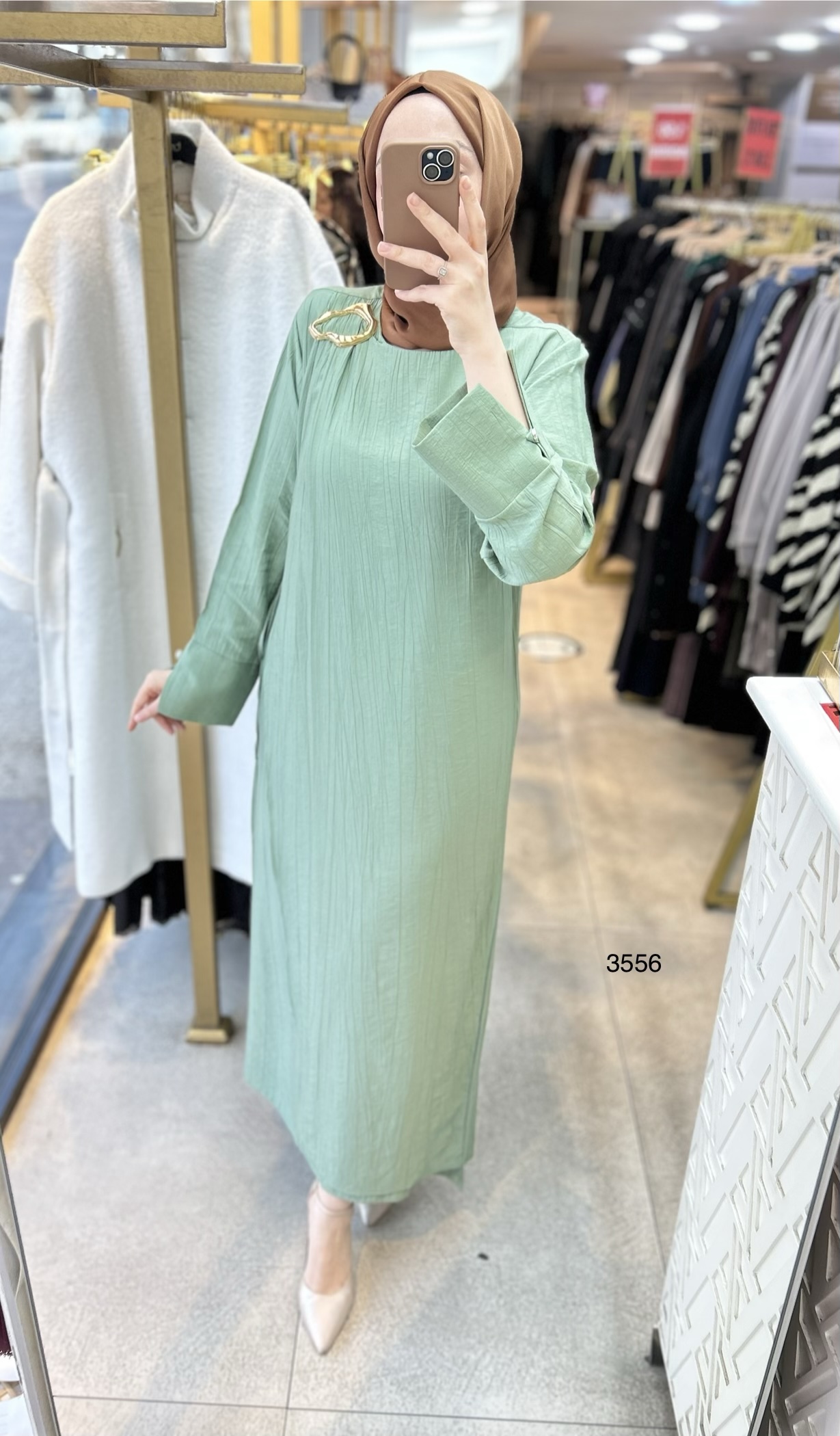 3556 Omuz Aksesuar Detaylı Elbise