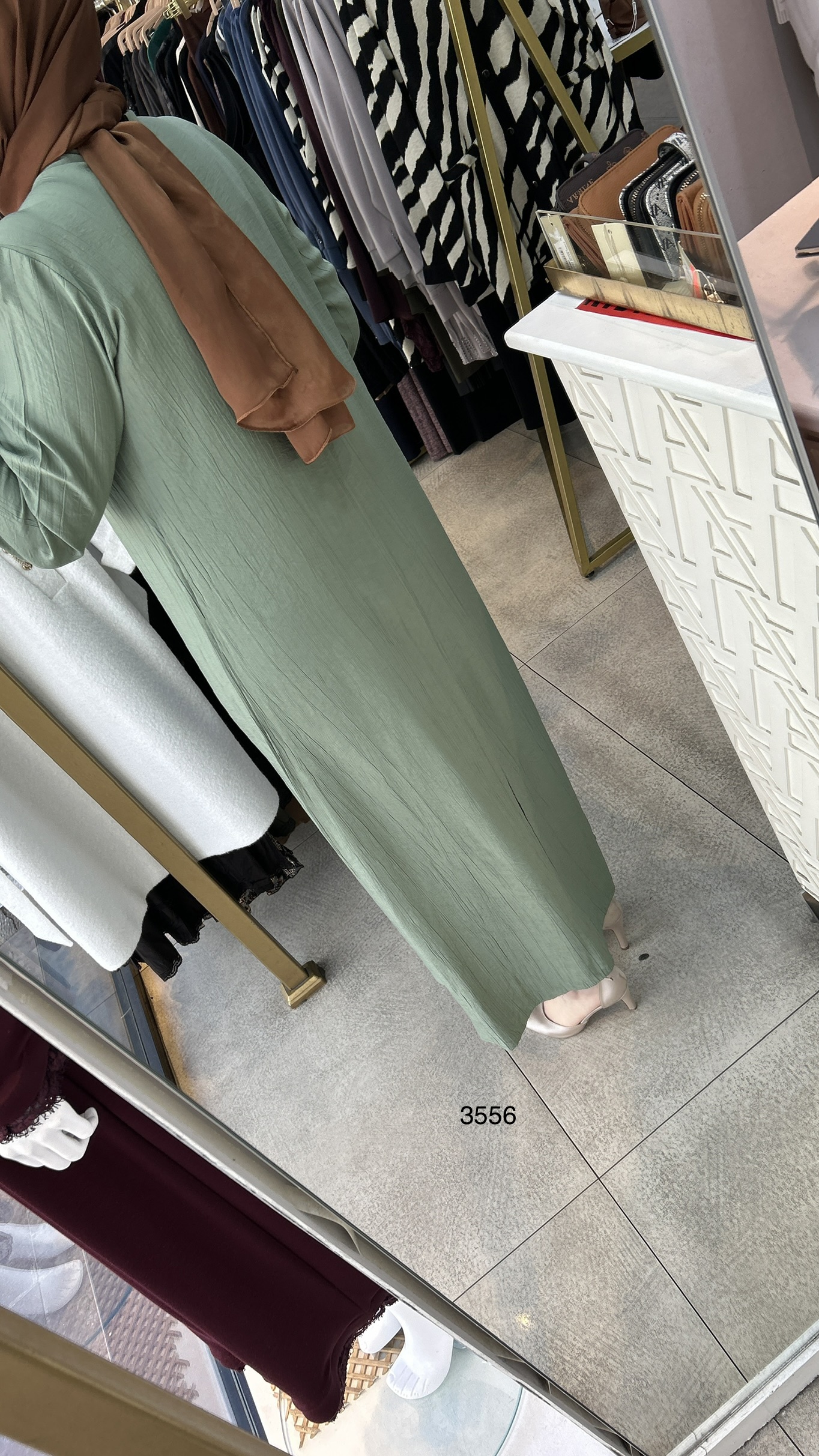 3556 Omuz Aksesuar Detaylı Elbise