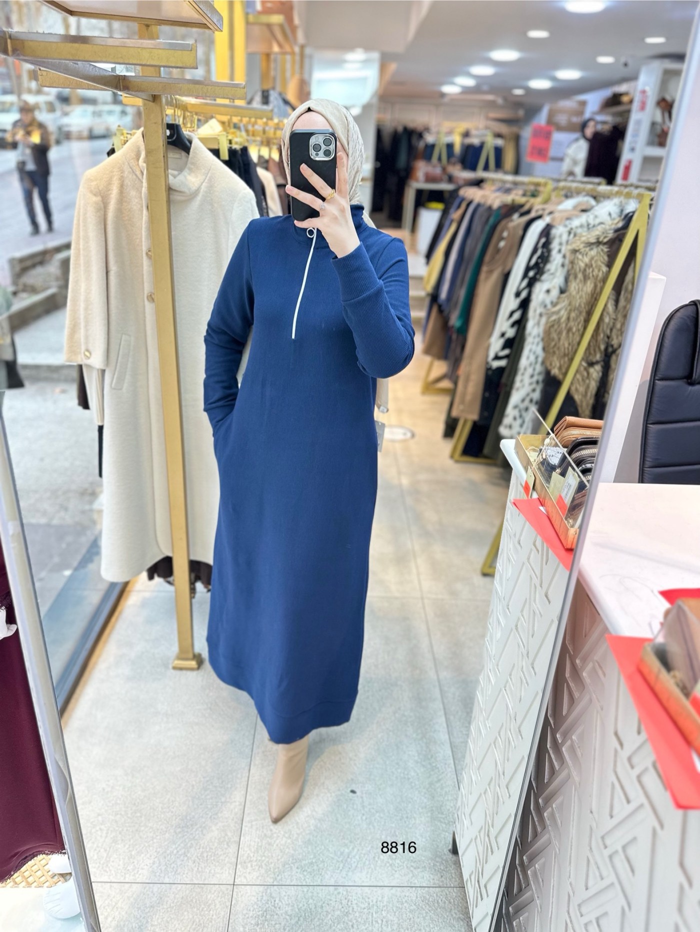 8816 Önü Fermuarlı Elbise