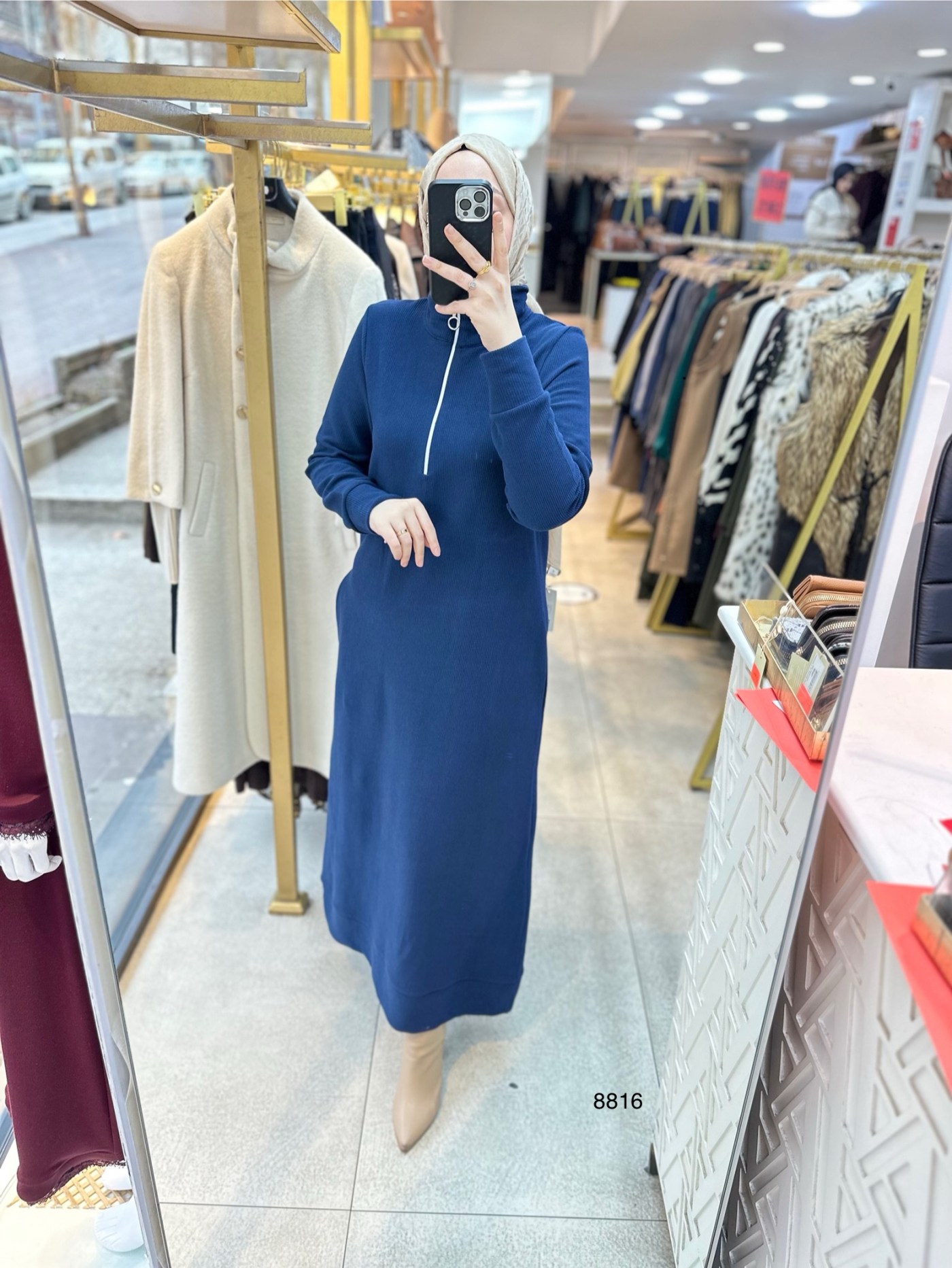 8816 Önü Fermuarlı Elbise