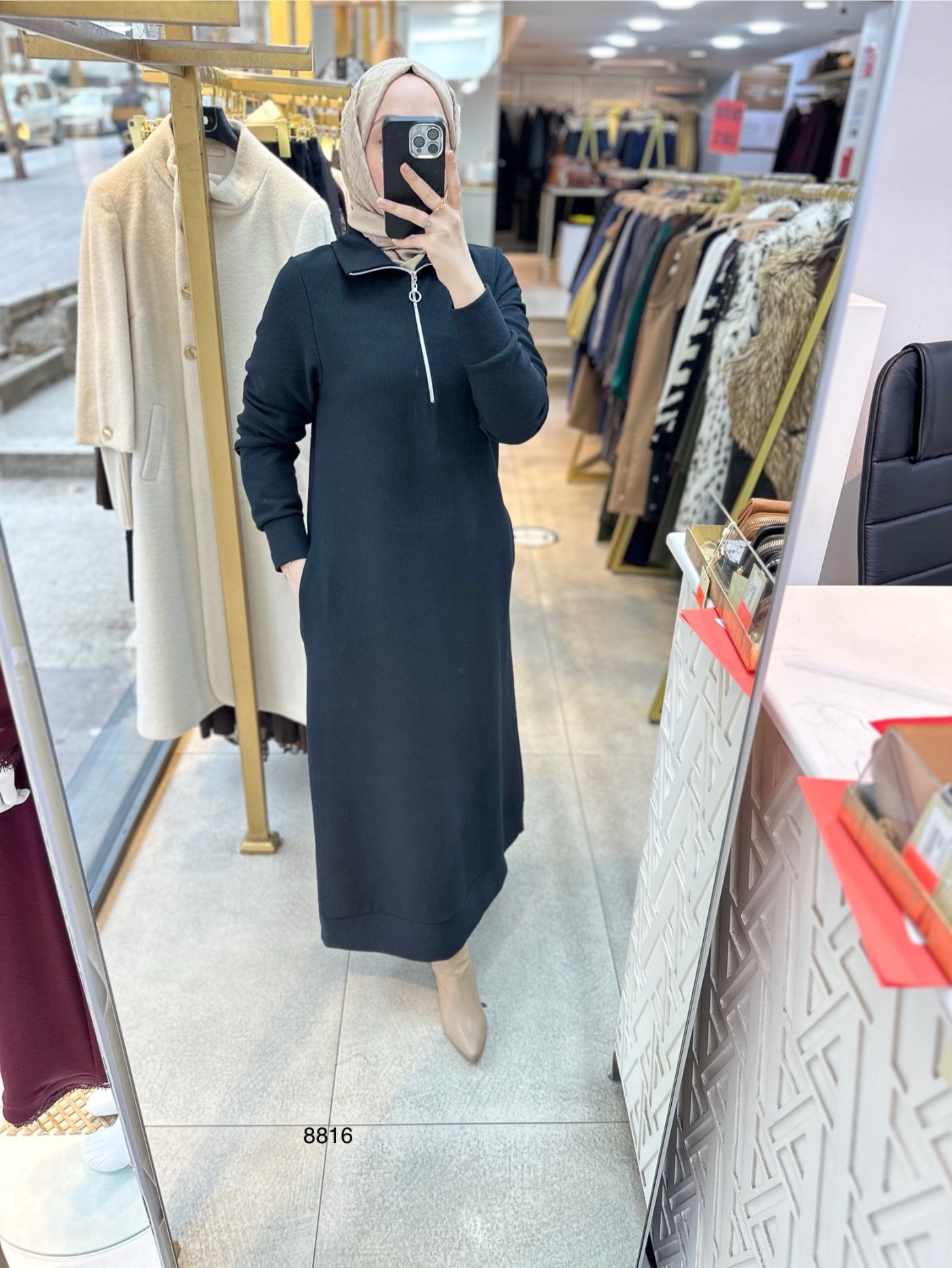 8816 Önü Fermuarlı Elbise