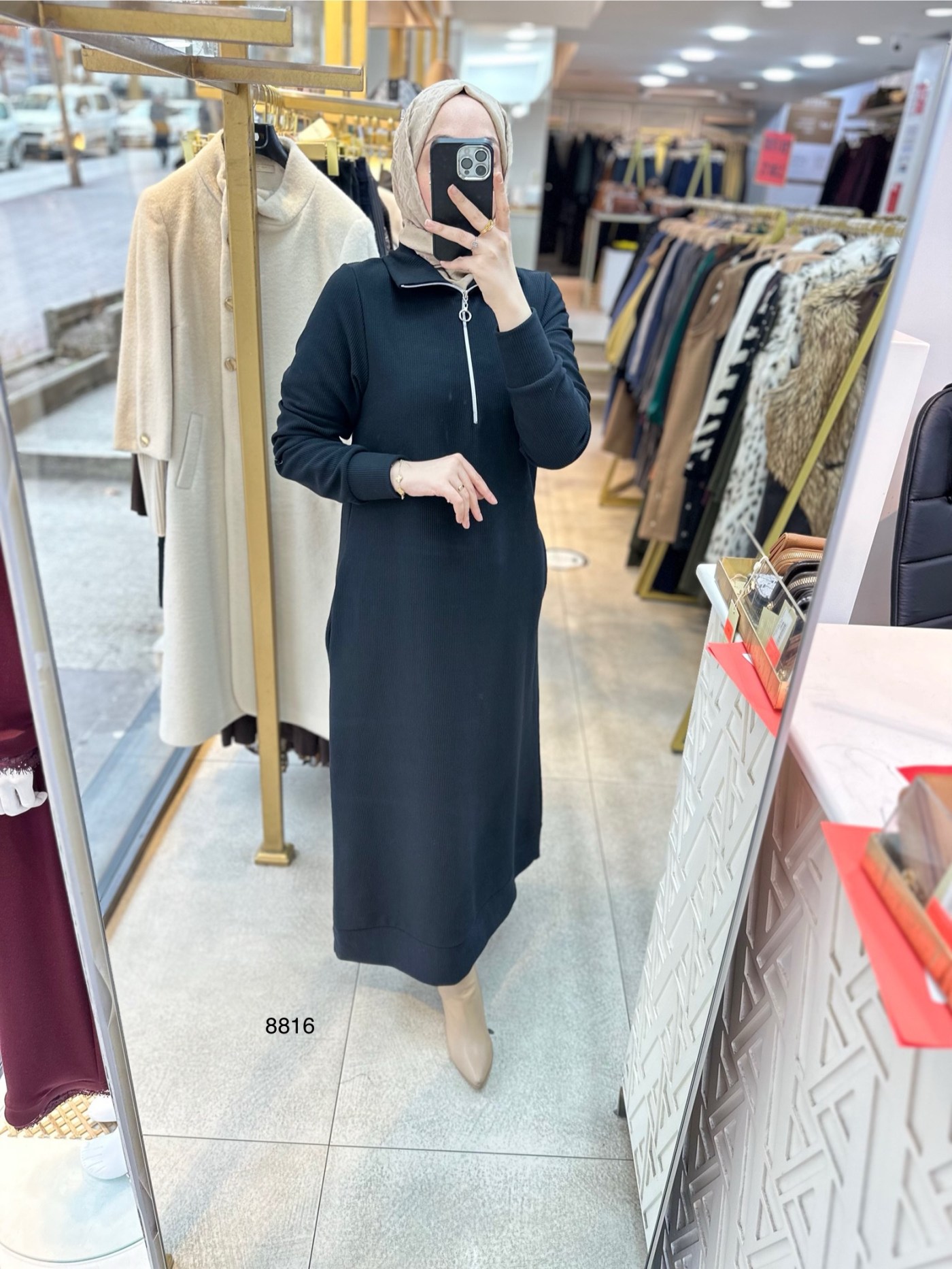 8816 Önü Fermuarlı Elbise