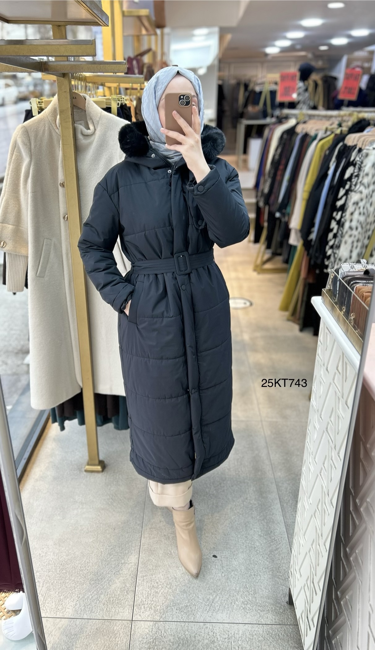 25KT743 Boydan Fermuarlı Aller Detaylı Kemerli Kapüşonu Kürklü Mont