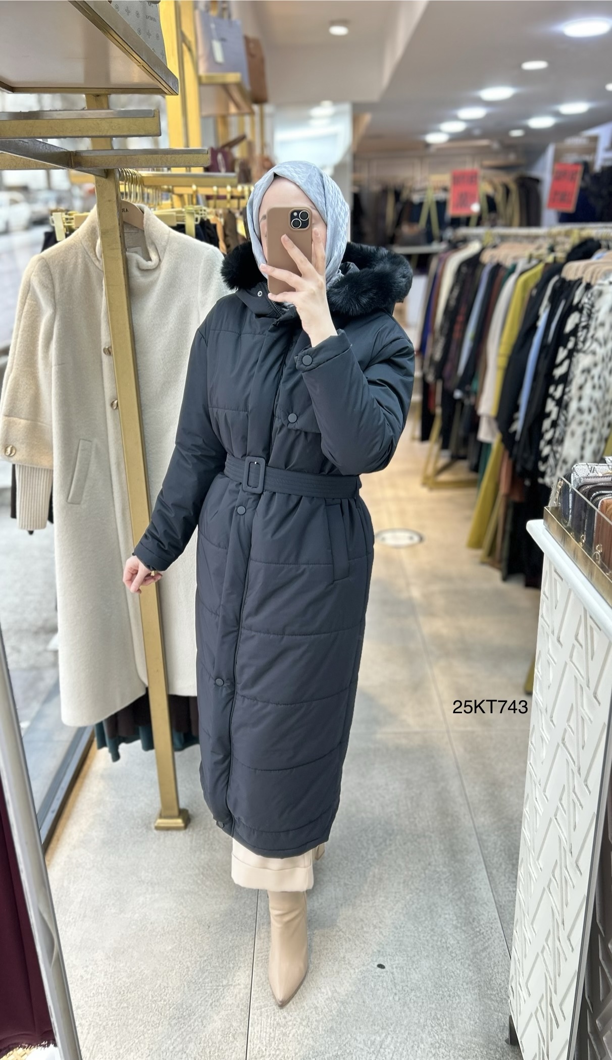 25KT743 Boydan Fermuarlı Aller Detaylı Kemerli Kapüşonu Kürklü Mont