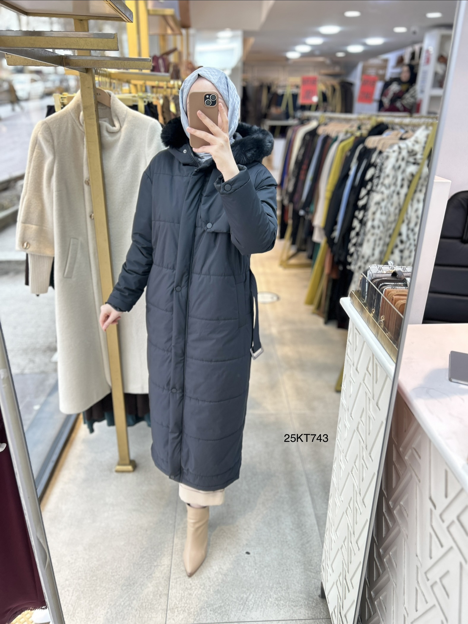 25KT743 Boydan Fermuarlı Aller Detaylı Kemerli Kapüşonu Kürklü Mont - Görsel 10