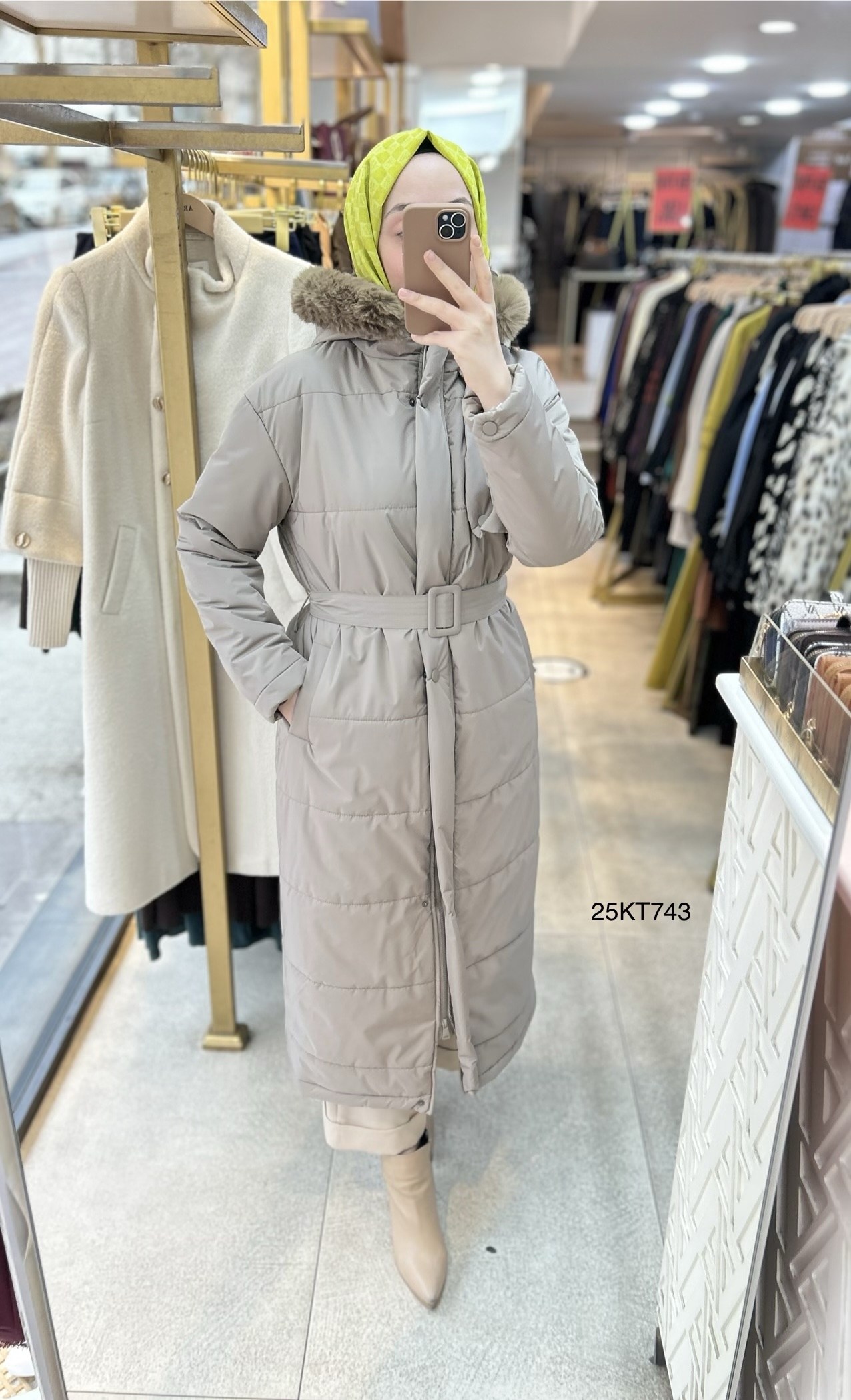 25KT743 Boydan Fermuarlı Aller Detaylı Kemerli Kapüşonu Kürklü Mont