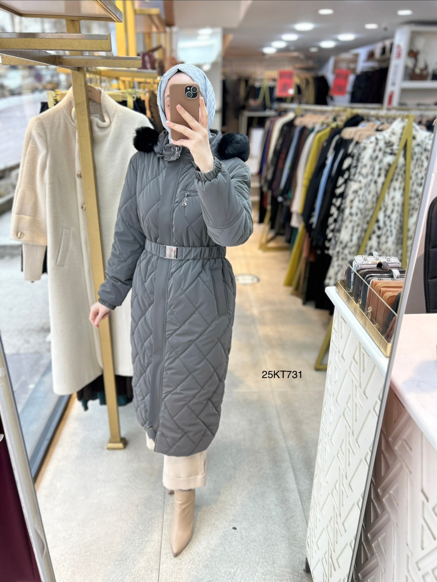 25KT731 Çıkarılabilir Kapüşonlu Kolları Lastikli Fermuar Detaylı Kemerli Kapitone Mont