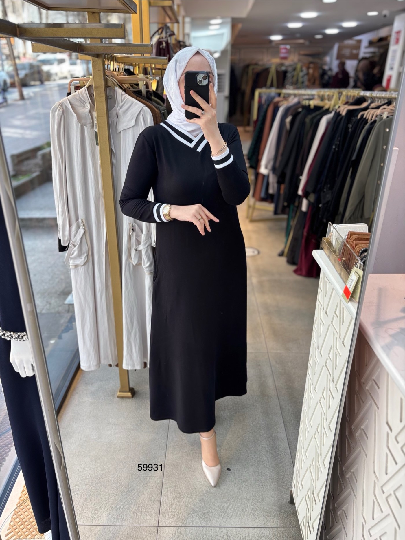 59931 V yaka Çizgili Elbise