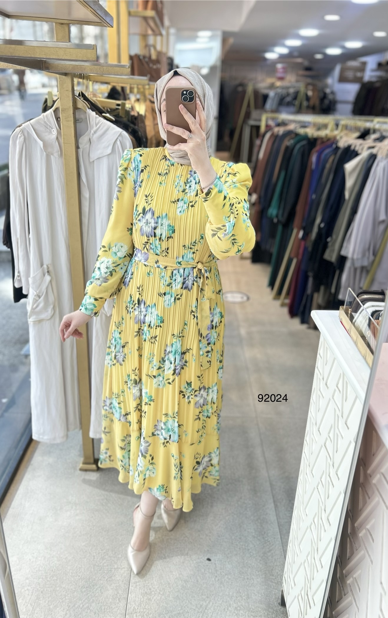 92024 Çiçek Desenli Piliseli Elbise