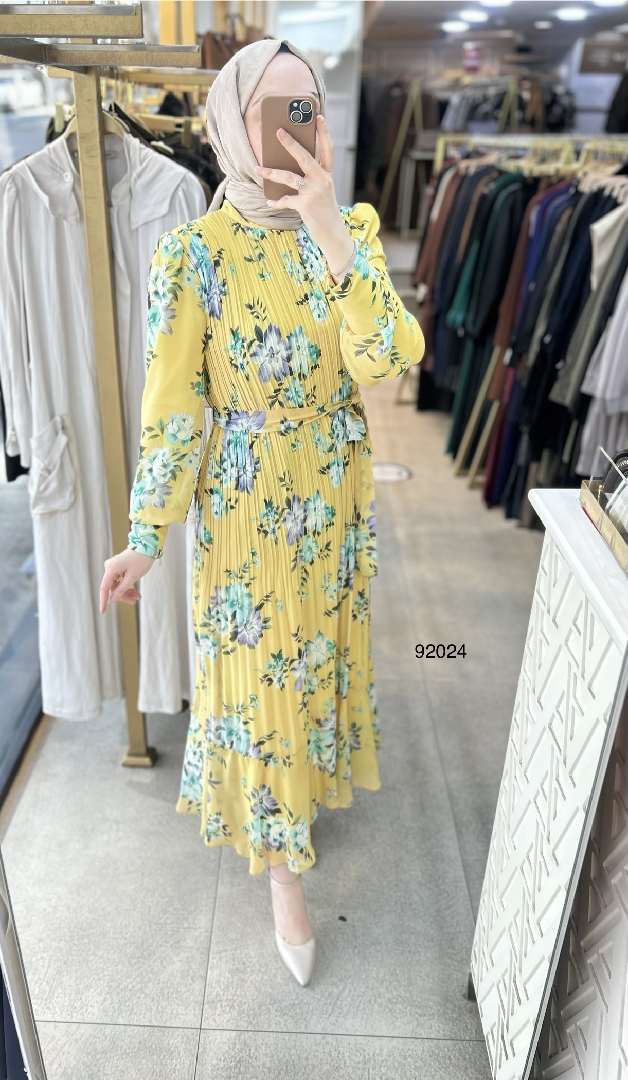 92024 Çiçek Desenli Piliseli Elbise