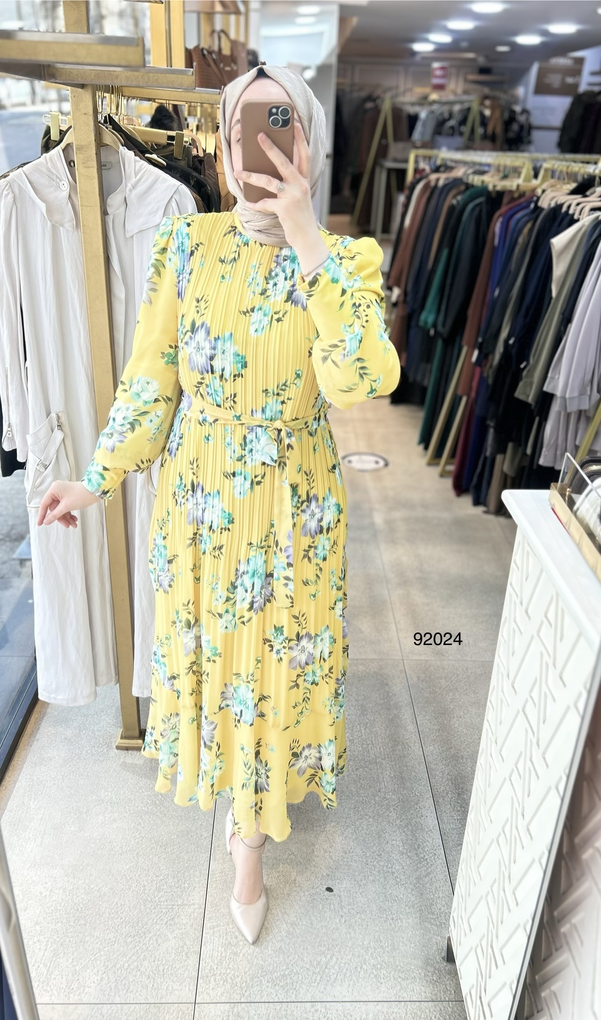 92024 Çiçek Desenli Piliseli Elbise