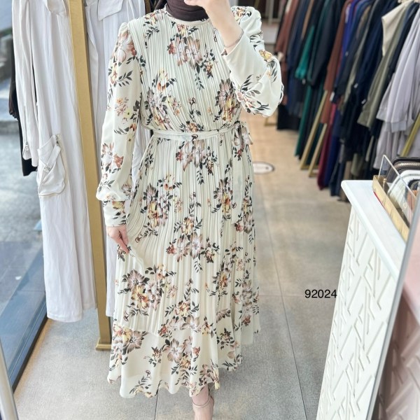 92024 Çiçek Desenli Piliseli Elbise - Görsel 1