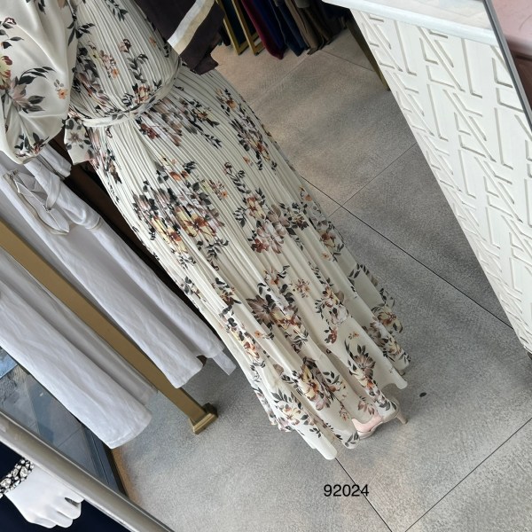 92024 Çiçek Desenli Piliseli Elbise - Görsel 4