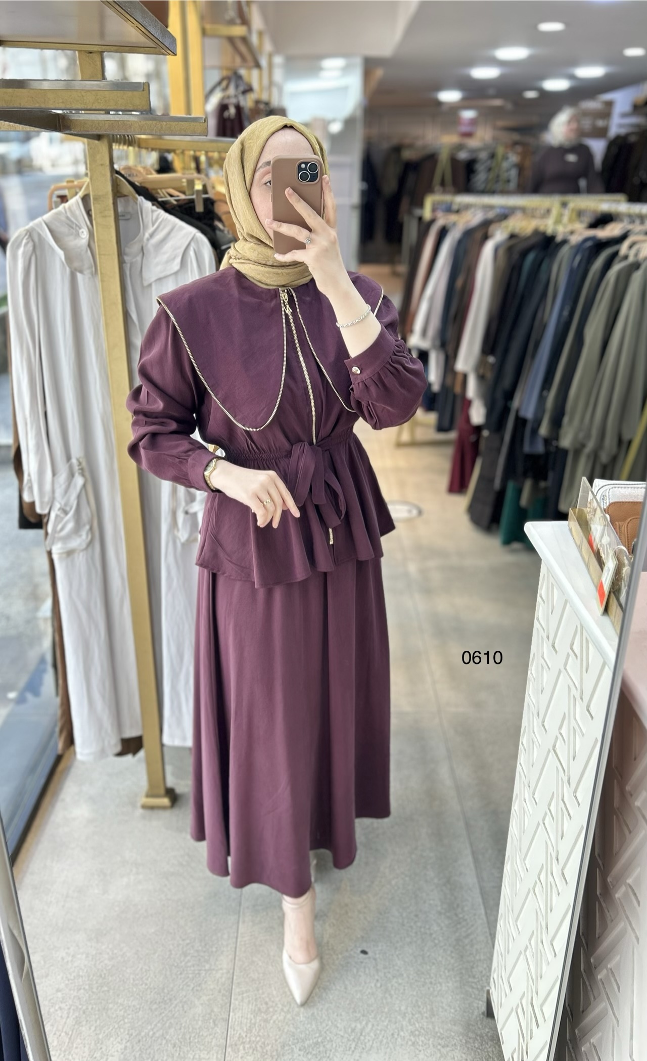 0610 Yaka Detaylı Etekli Takım