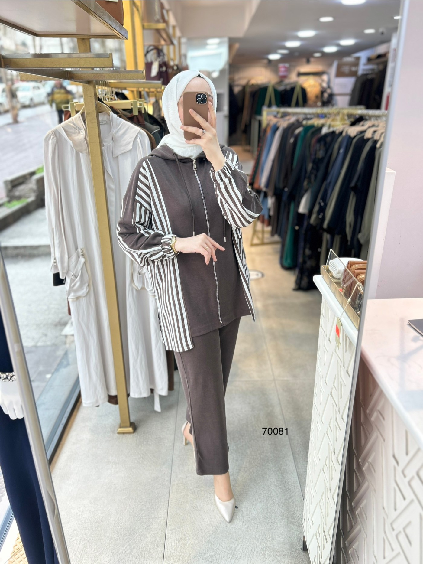 70081 Çizgi Detaylı Spor Takım