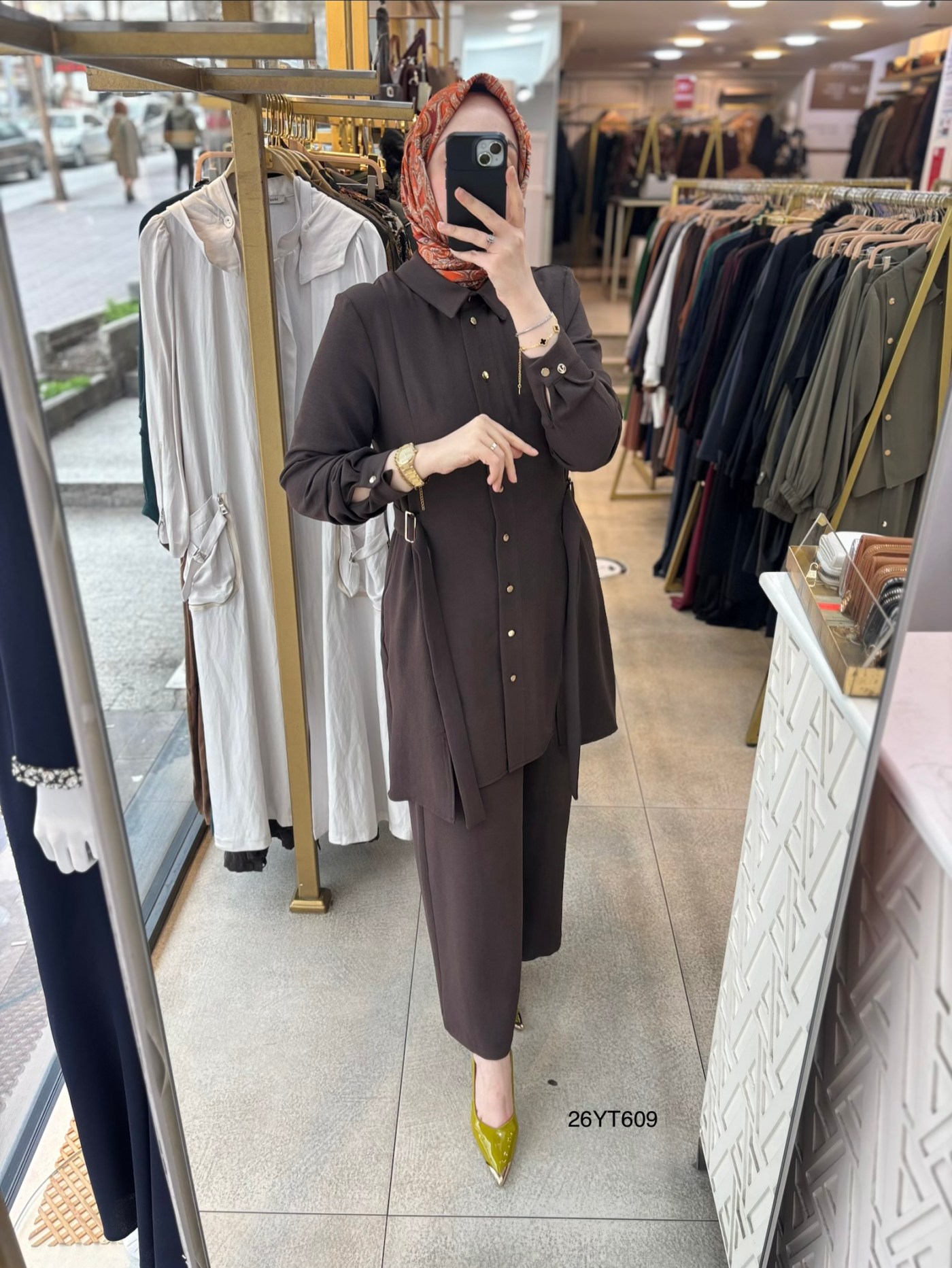 26YT609 Gömlek Yaka Düğmeli Kemerli Takım