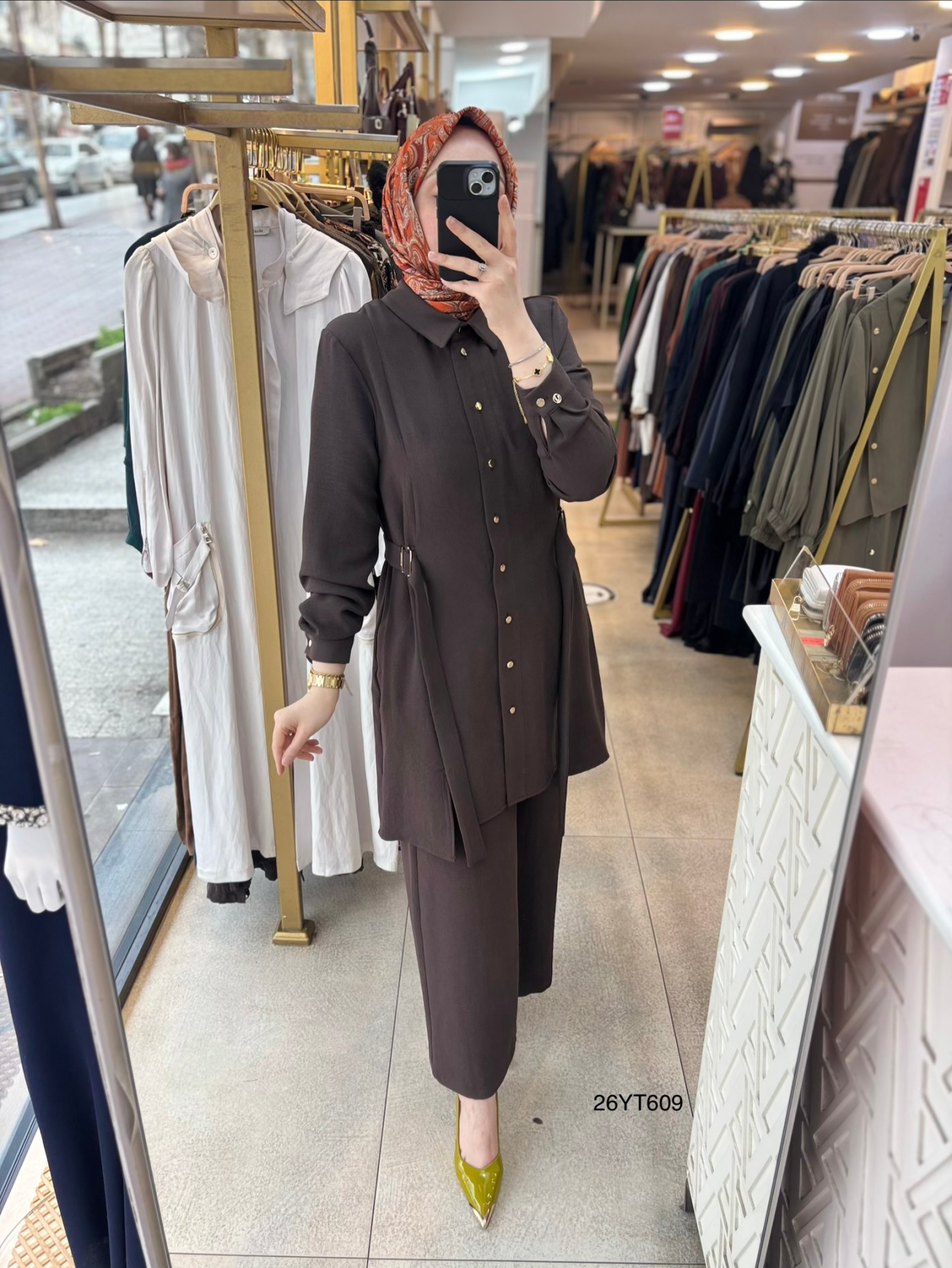 26YT609 Gömlek Yaka Düğmeli Kemerli Takım